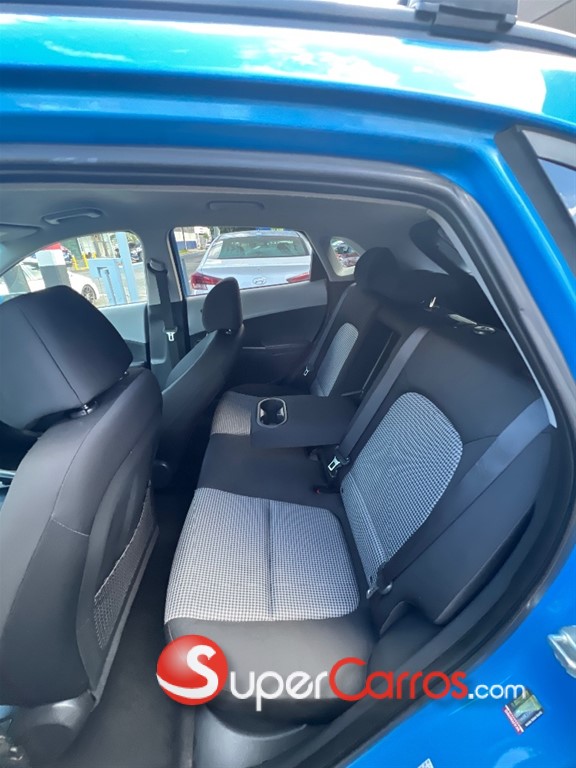 2020 Hyundai KONA SEL — foto 8 / 12