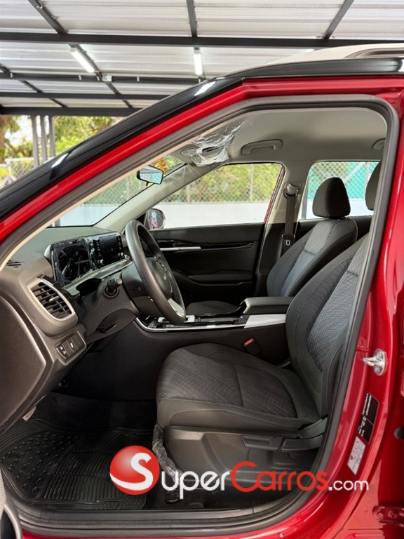 2025 Kia Seltos — foto 8 / 10