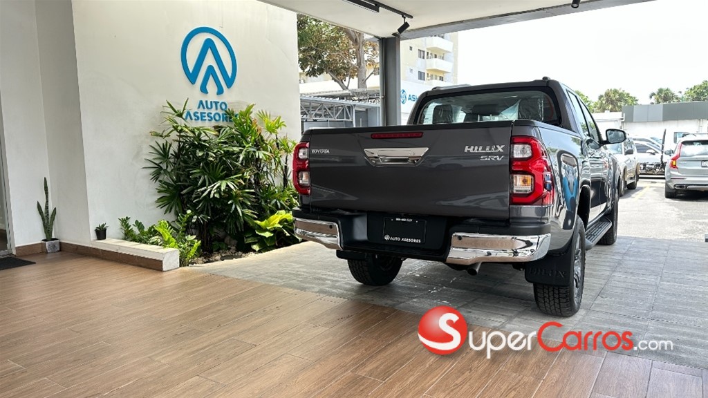 2026 Toyota Hilux SRV — foto 2 / 10