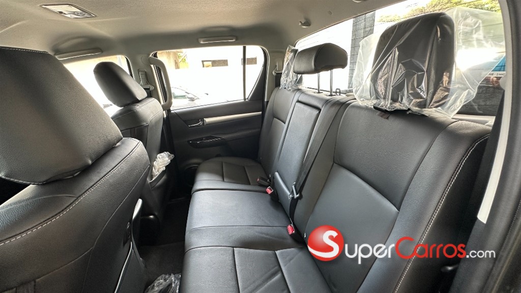 2026 Toyota Hilux SRV — foto 4 / 10
