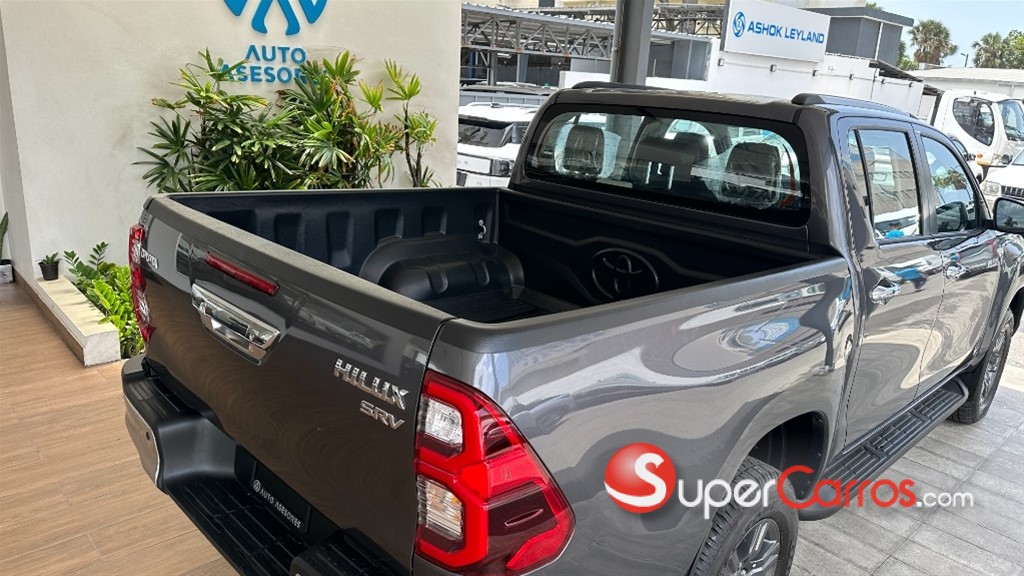 2026 Toyota Hilux SRV — foto 8 / 10