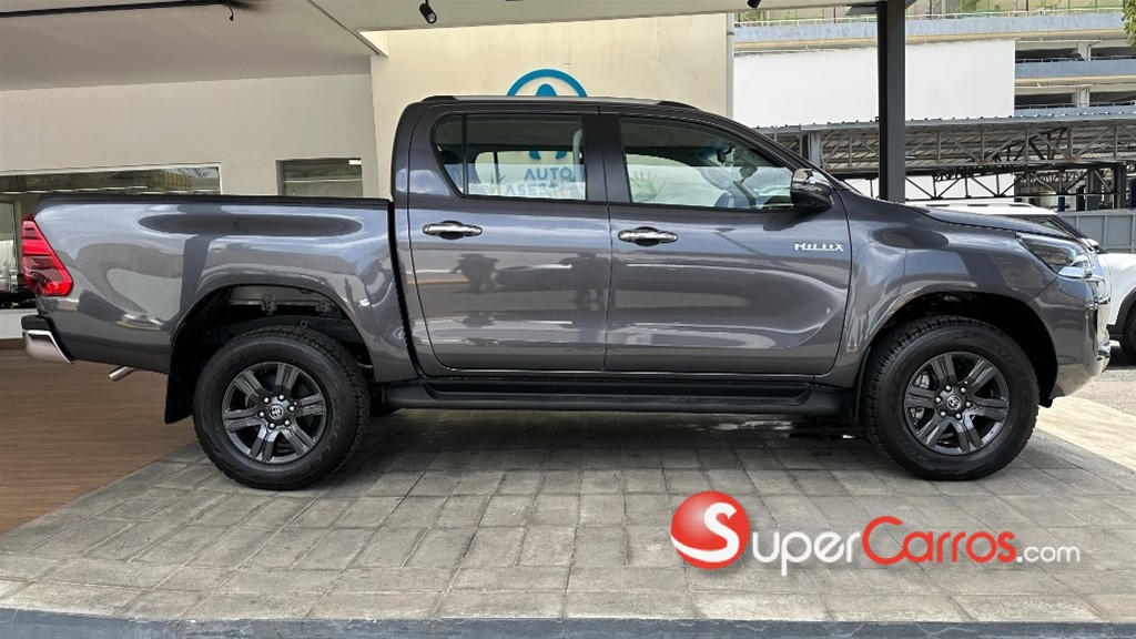 2026 Toyota Hilux SRV — foto 9 / 10
