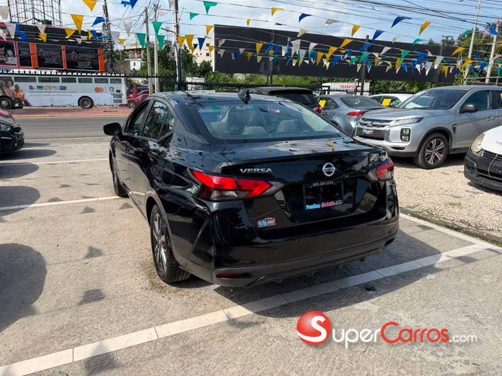 2020 Nissan Versa — foto 9 / 12