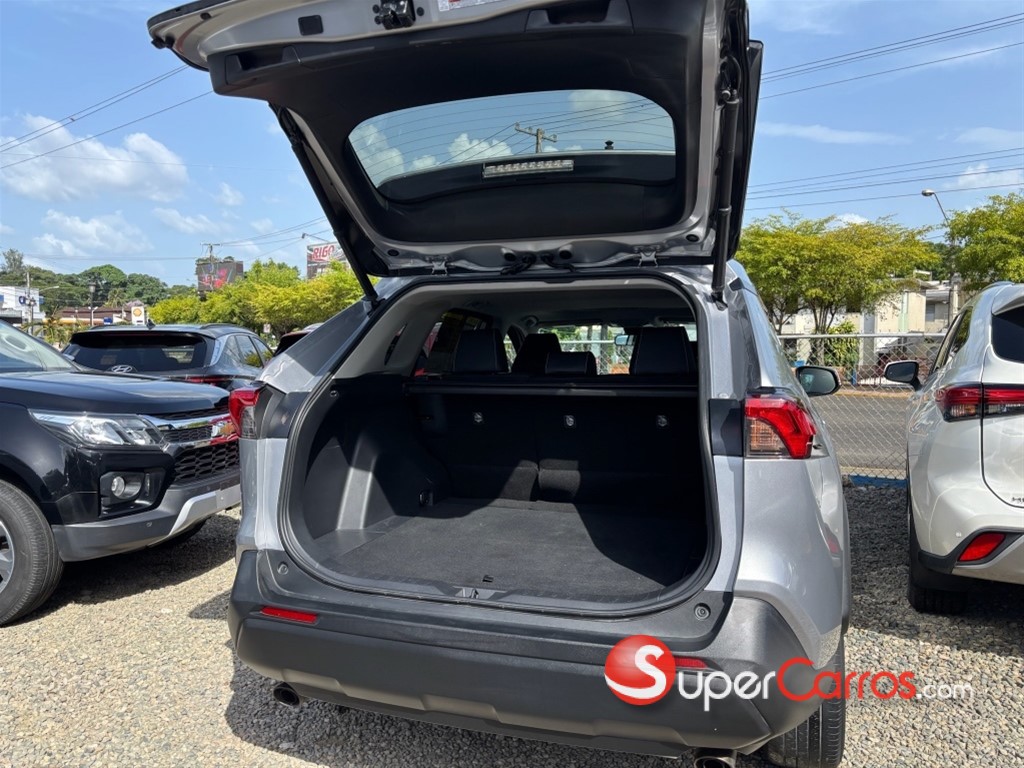 2021 Toyota RAV4 XLE — foto 2 / 12