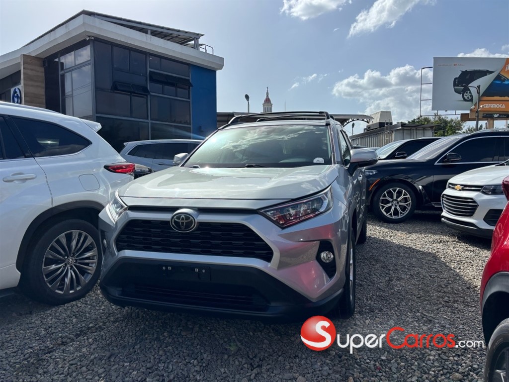 2021 Toyota RAV4 XLE — foto 5 / 12
