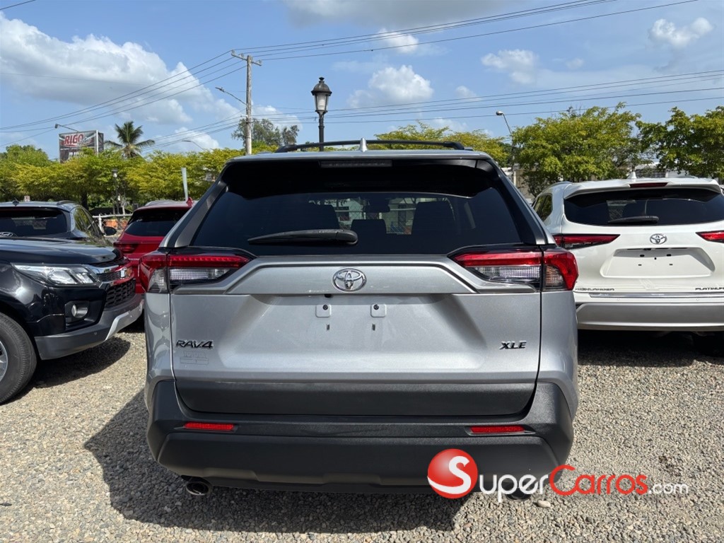 2021 Toyota RAV4 XLE — foto 7 / 12