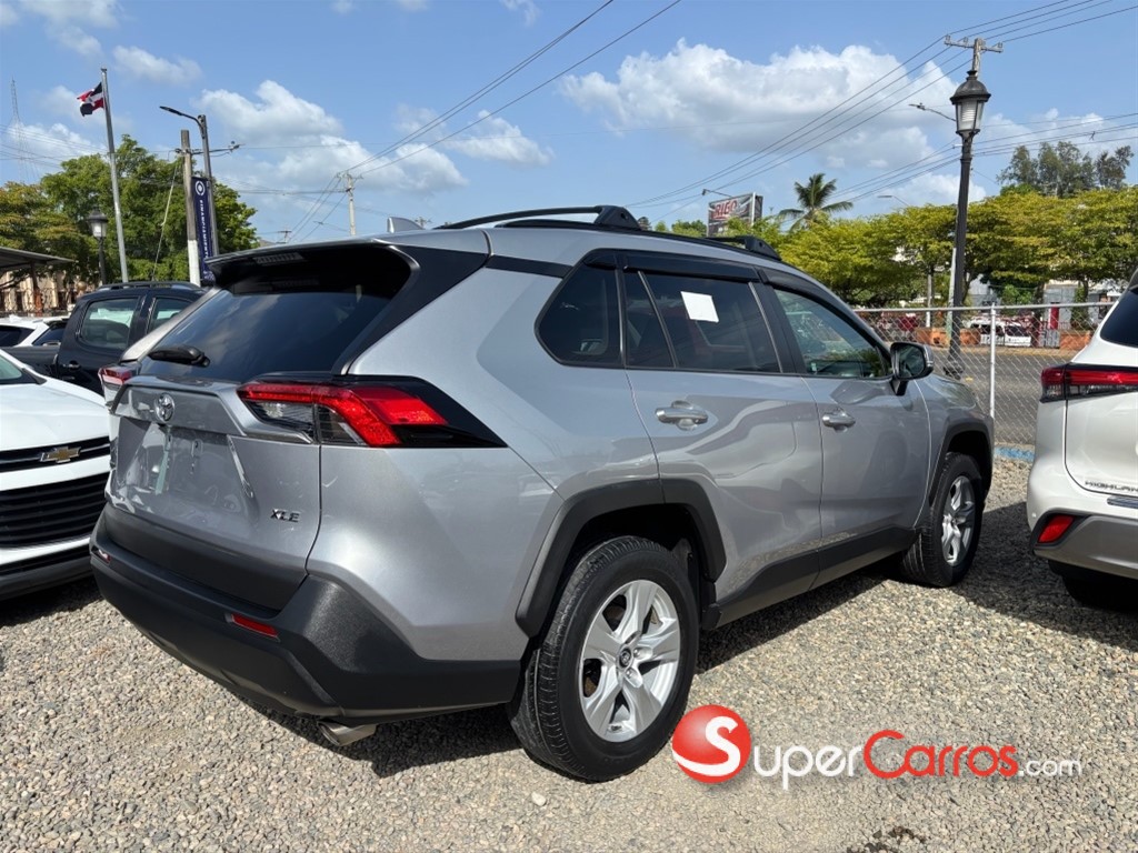 2021 Toyota RAV4 XLE — foto 8 / 12