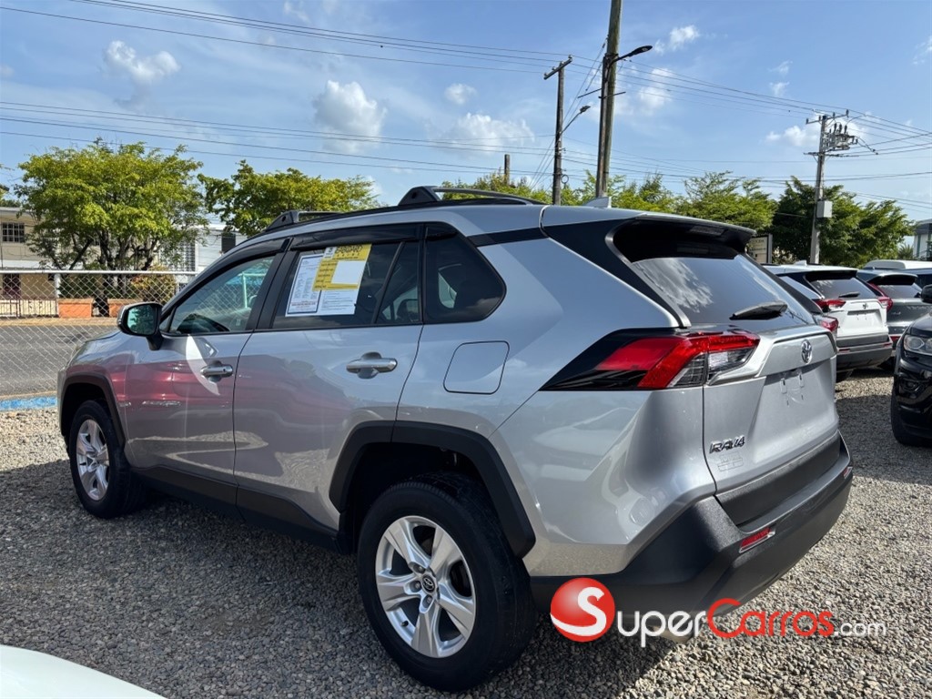 2021 Toyota RAV4 XLE — foto 9 / 12