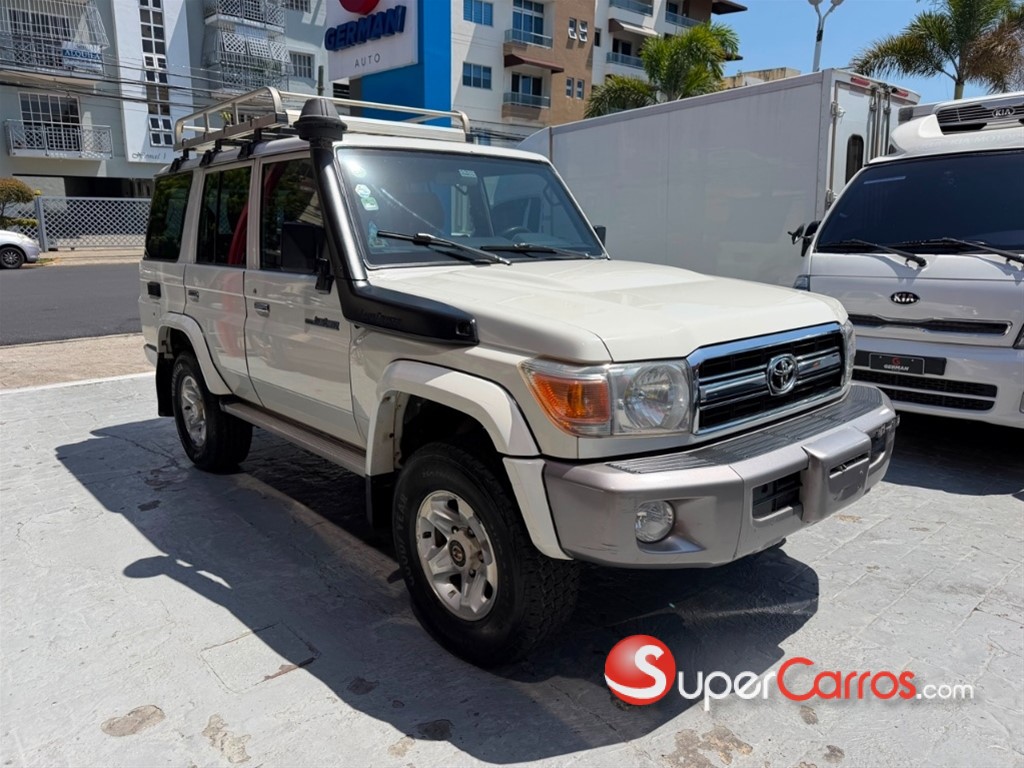 2013 Toyota Land Cruiser