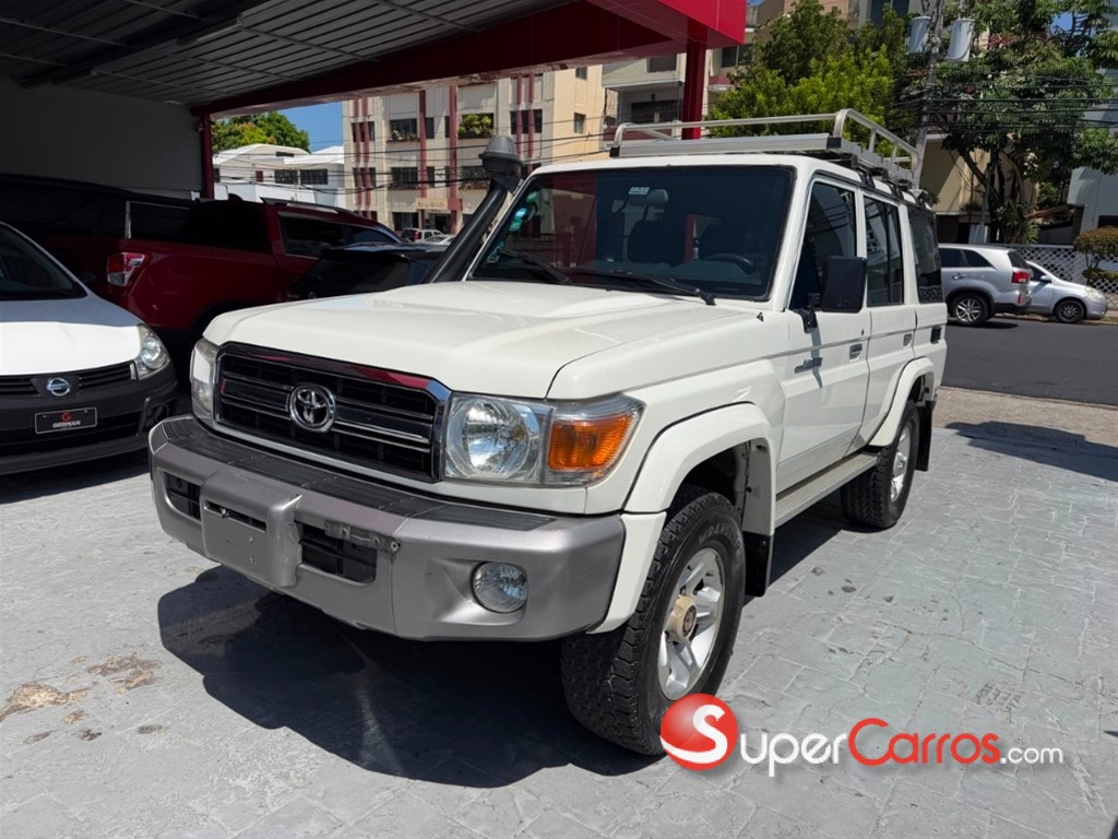 2013 Toyota Land Cruiser — foto 2 / 10