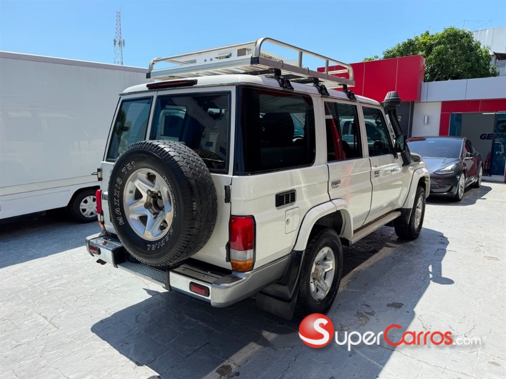 2013 Toyota Land Cruiser — foto 4 / 10