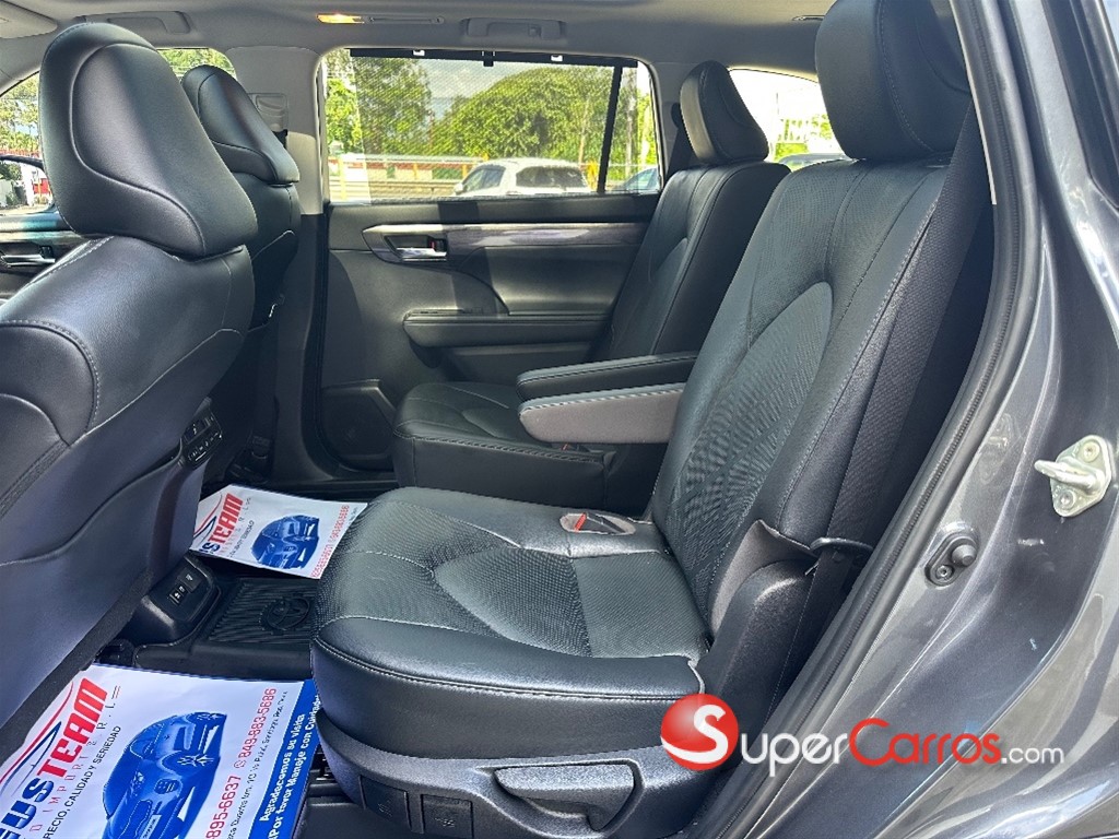 2020 Toyota Highlander Platinum — foto 8 / 12