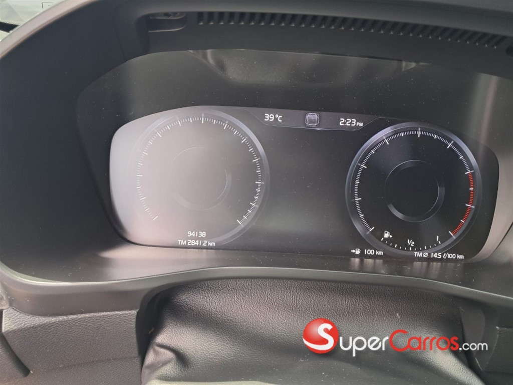 2021 Volvo XC40 T5 R-DESING — foto 8 / 10