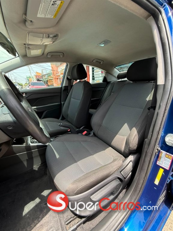 2021 Hyundai Accent SE — foto 8 / 10