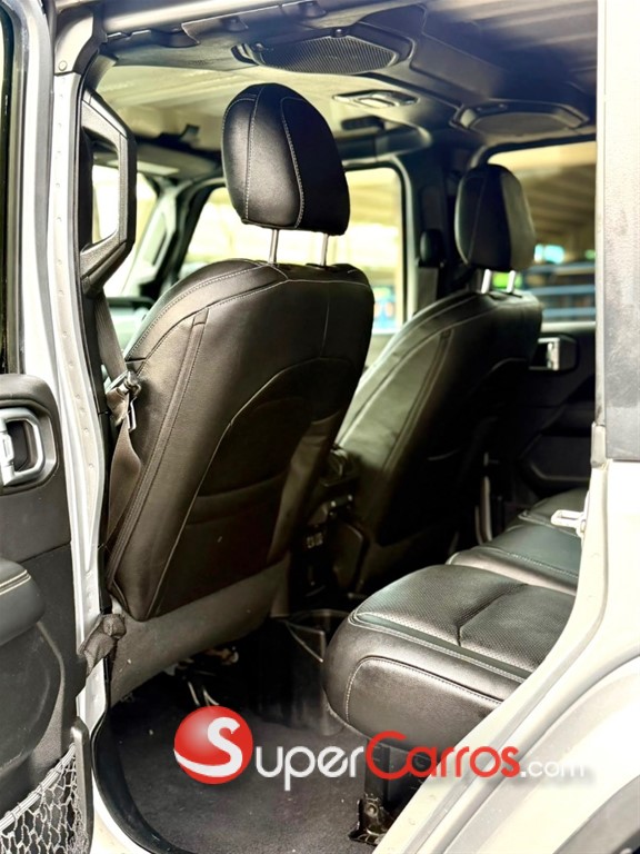 2020 Jeep Wrangler Unlimited Sahara — foto 12 / 12