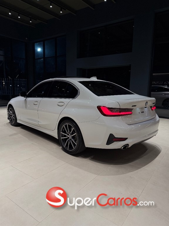 2020 BMW Serie 3 330i — foto 10 / 12