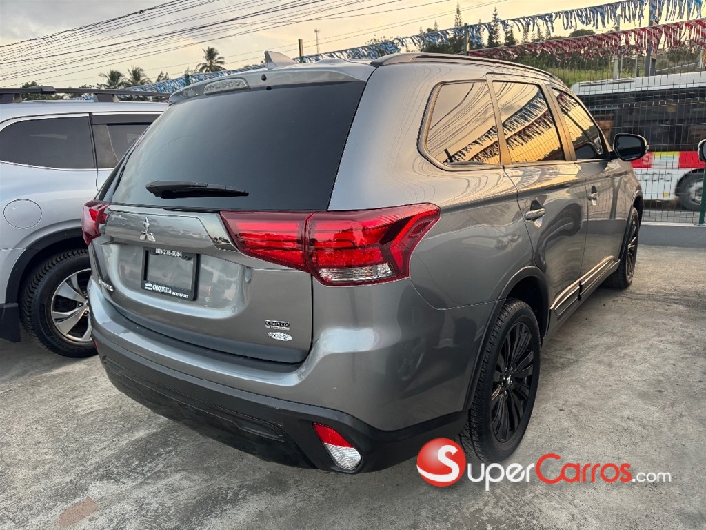 2020 Mitsubishi Motors Outlander Limited — foto 3 / 11