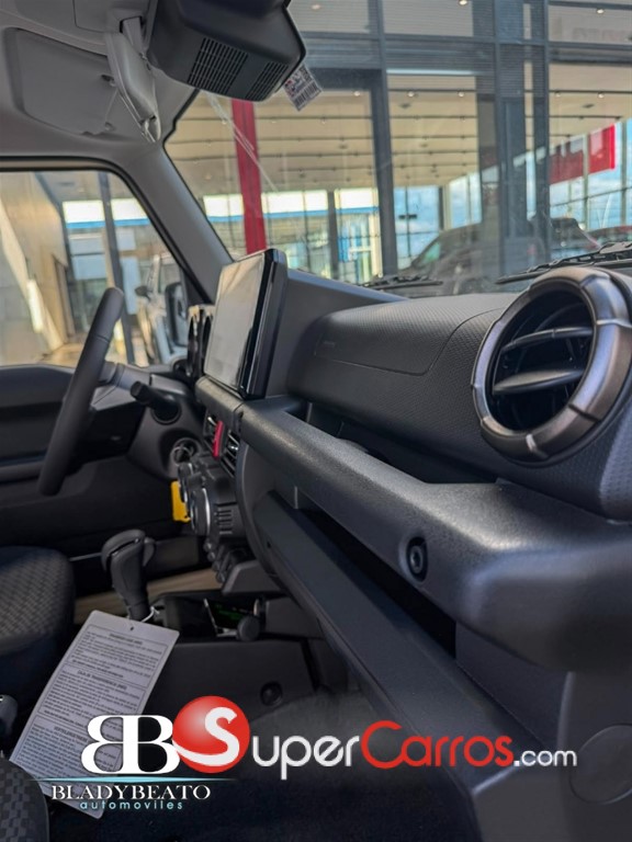 2027 Suzuki Jimny GLX — foto 9 / 12