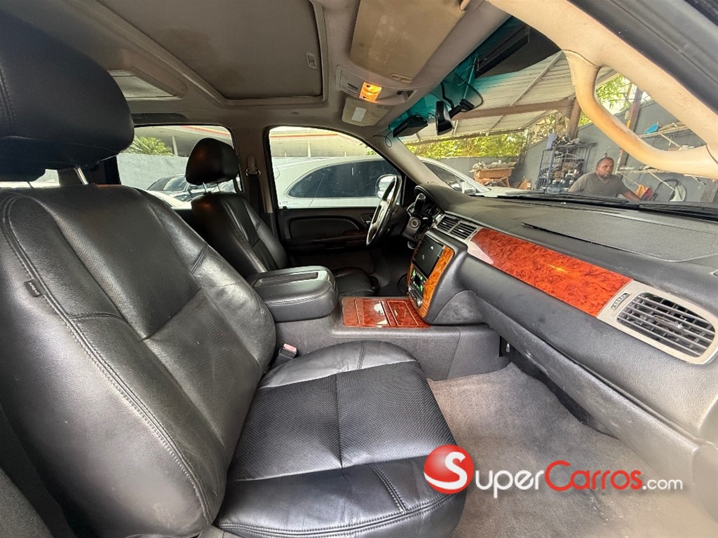 2010 Chevrolet Tahoe LTZ — foto 4 / 7