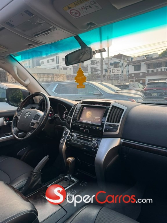 2013 Toyota Land Cruiser VX — foto 8 / 10