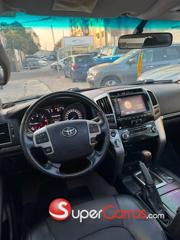 2013 Toyota Land Cruiser VX — foto 9 / 10
