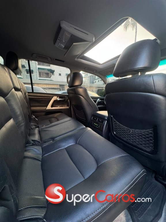 2013 Toyota Land Cruiser VX — foto 10 / 10