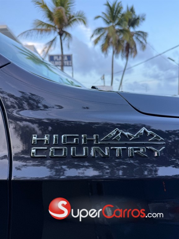 2022 Chevrolet Suburban Highcountry — foto 8 / 10