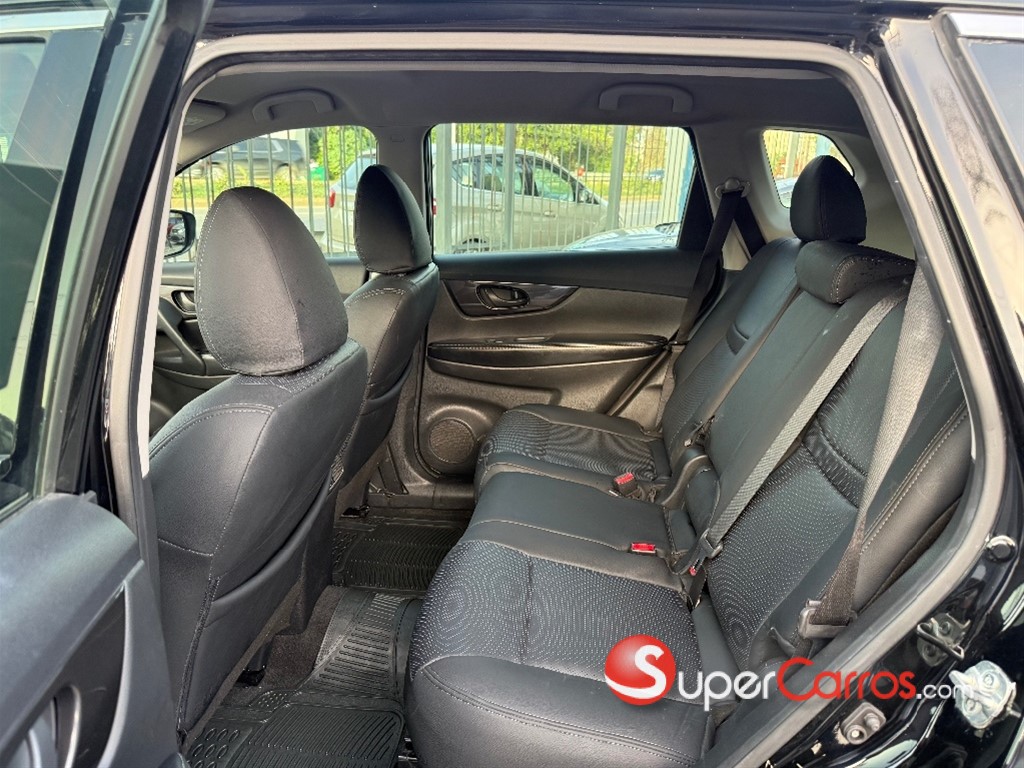 2020 Nissan Rogue — foto 8 / 10