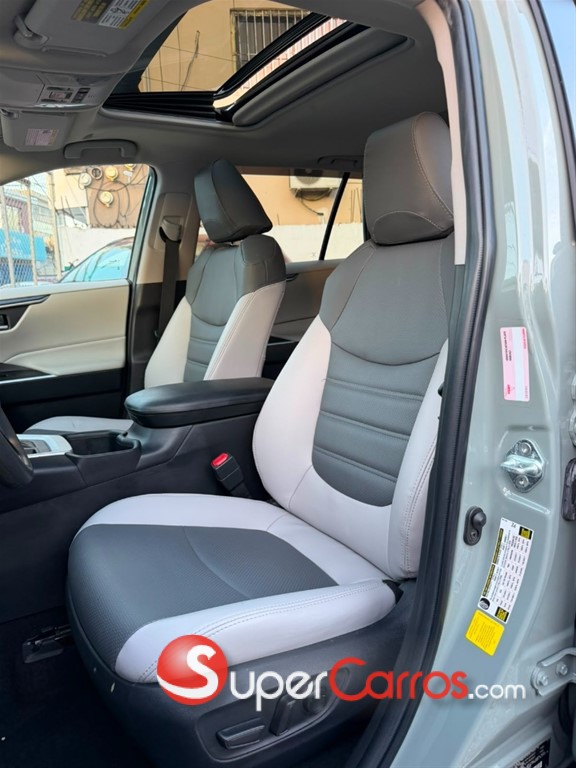 2023 Toyota RAV4 XLE — foto 2 / 7