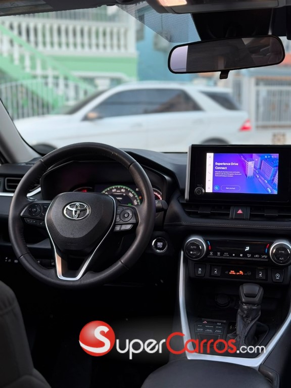 2024 Toyota RAV4 XLE — foto 2 / 8