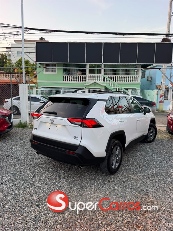 2024 Toyota RAV4 XLE — foto 3 / 8
