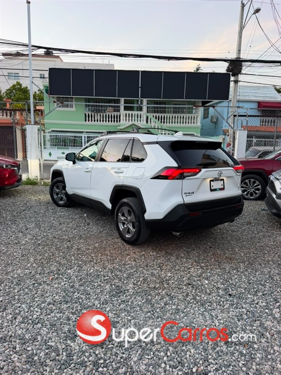 2024 Toyota RAV4 XLE — foto 4 / 8
