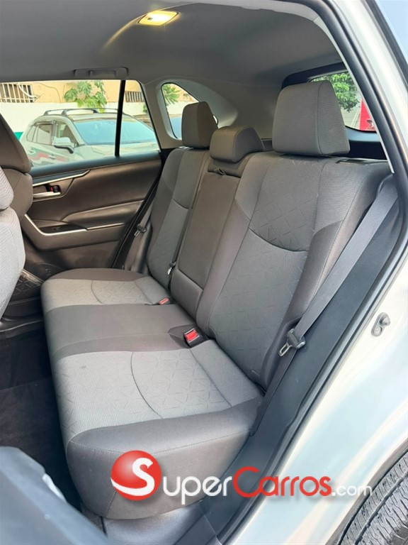 2024 Toyota RAV4 XLE — foto 5 / 8