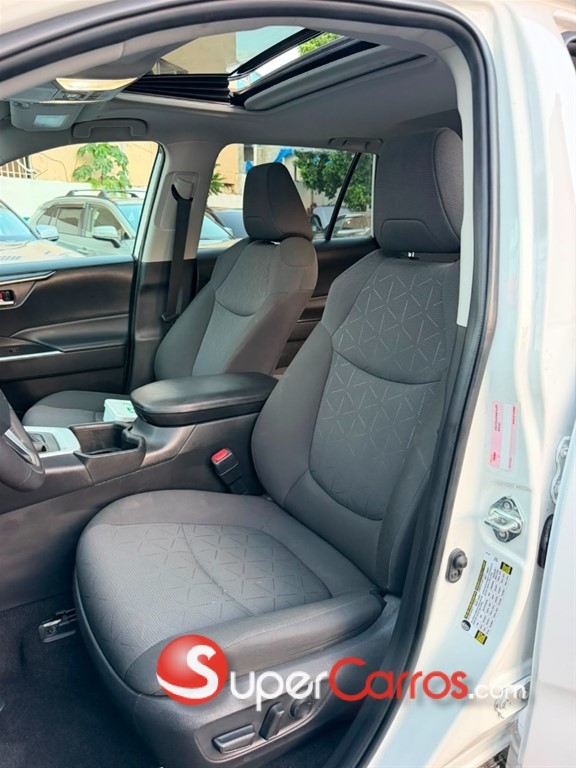 2024 Toyota RAV4 XLE — foto 6 / 8
