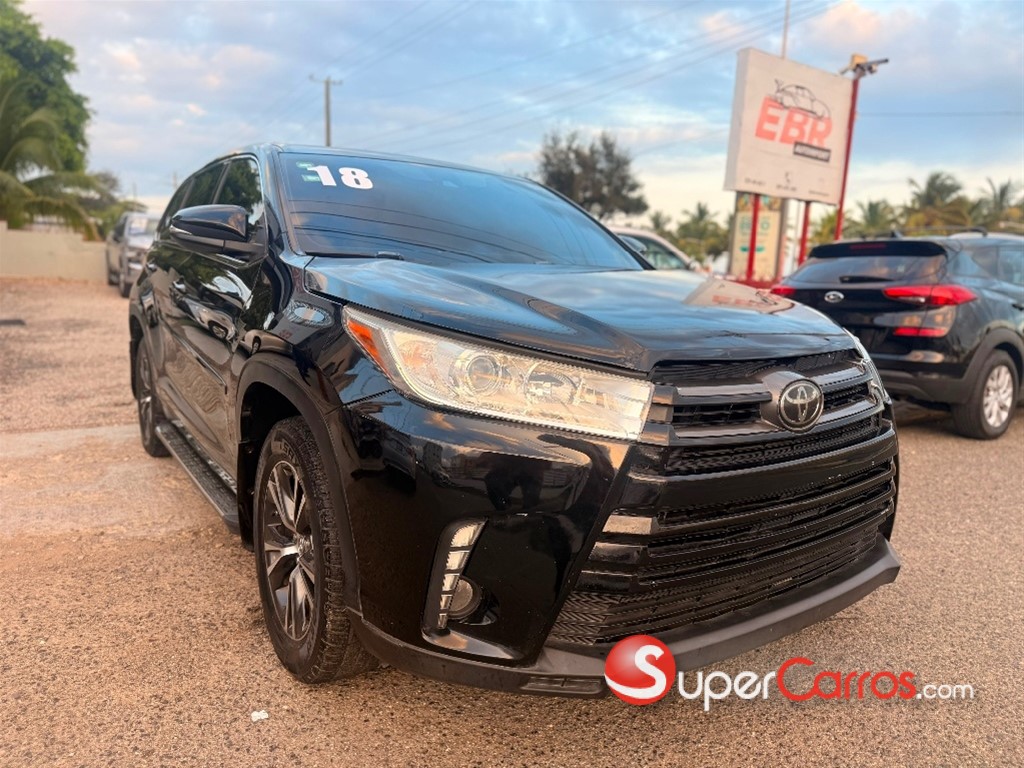 2018 Toyota Highlander LE Plus — foto 2 / 8
