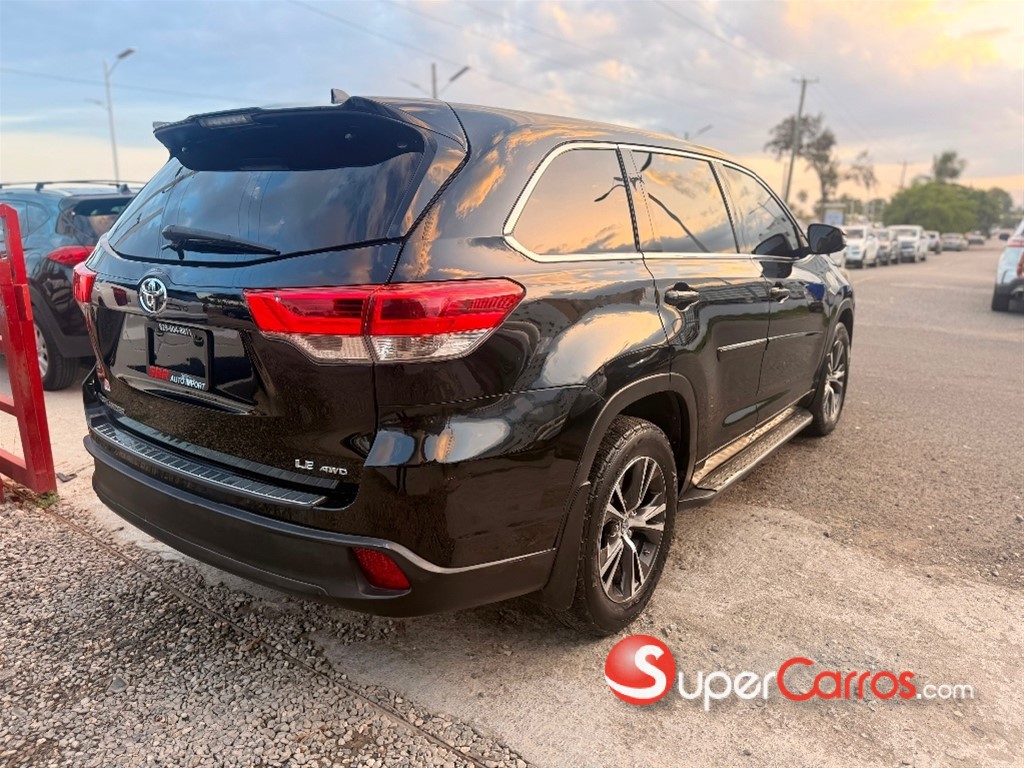 2018 Toyota Highlander LE Plus — foto 3 / 8