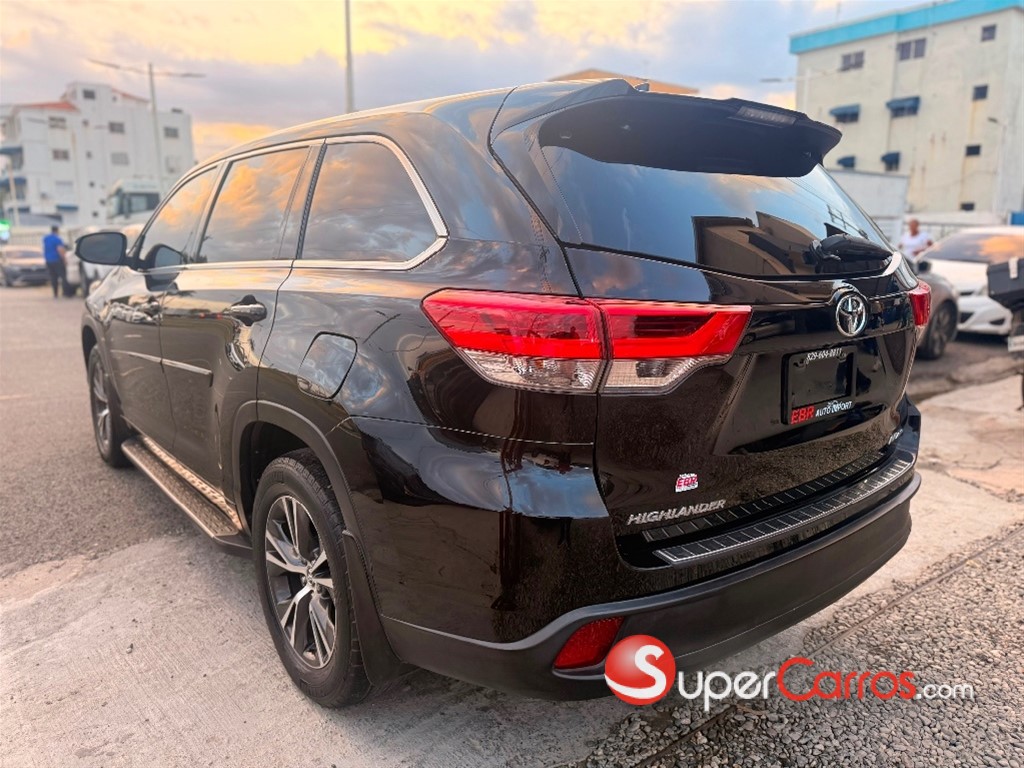 2018 Toyota Highlander LE Plus — foto 4 / 8