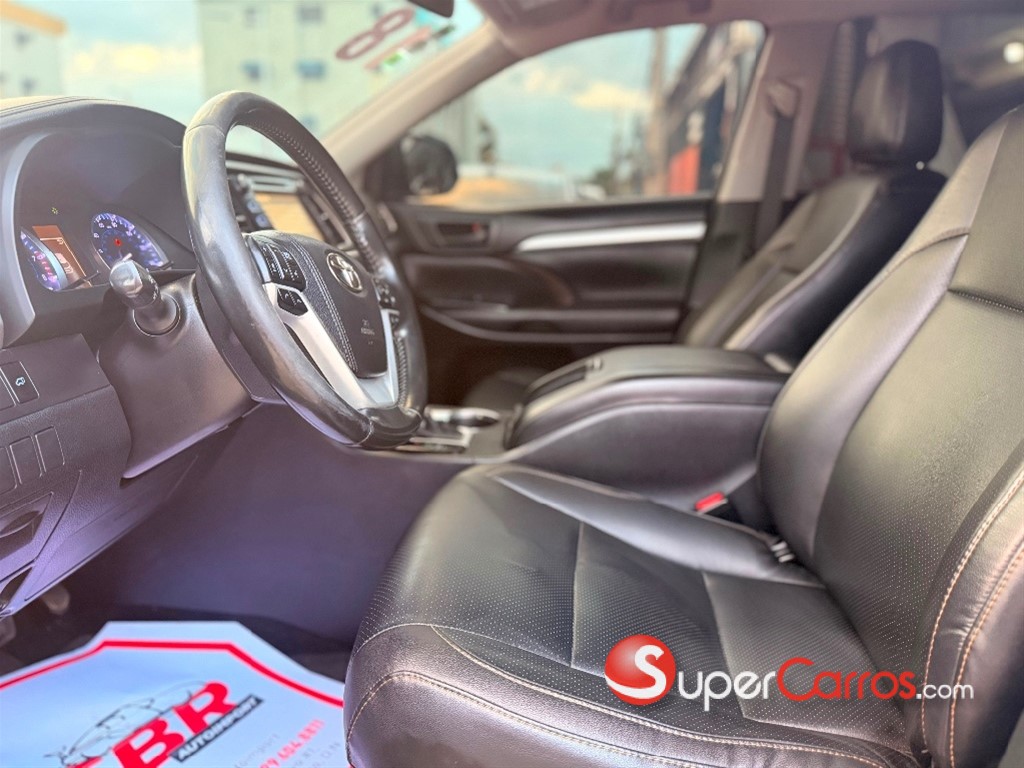 2018 Toyota Highlander LE Plus — foto 6 / 8