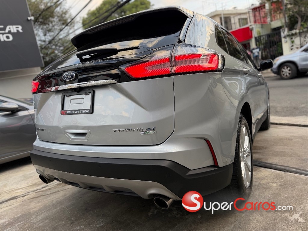 2020 Ford EDGE Titanium — foto 6 / 12