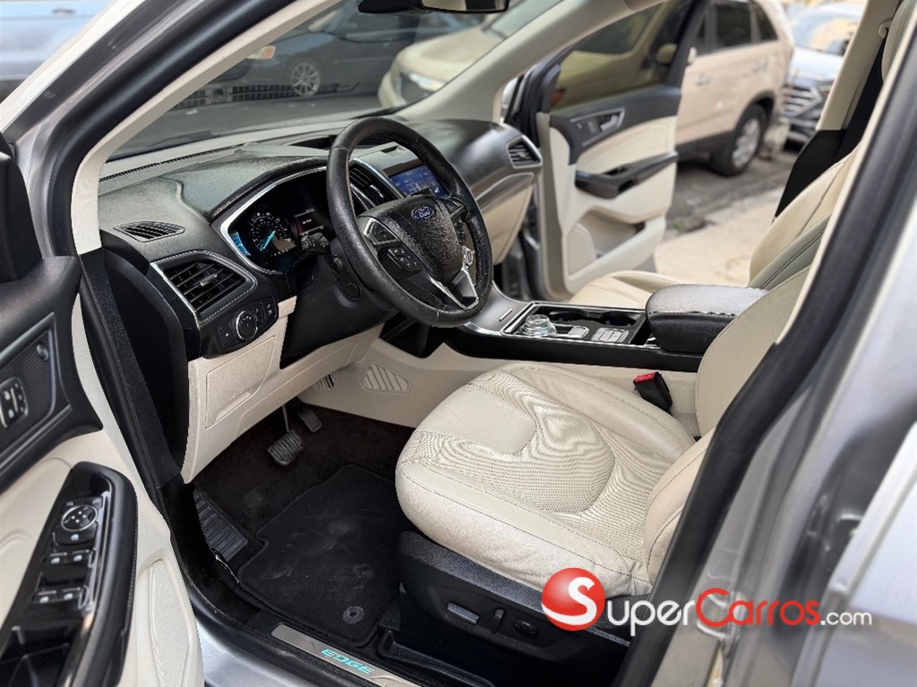 2020 Ford EDGE Titanium — foto 8 / 12