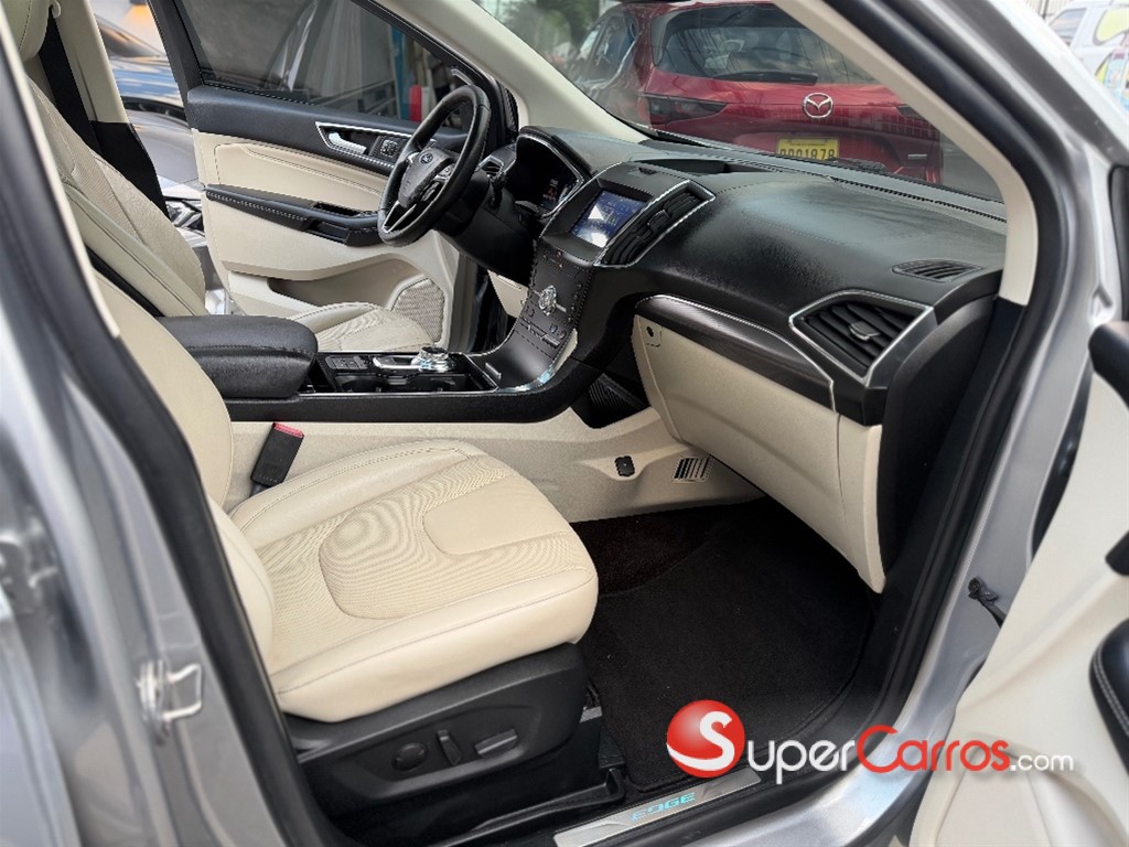 2020 Ford EDGE Titanium — foto 9 / 12