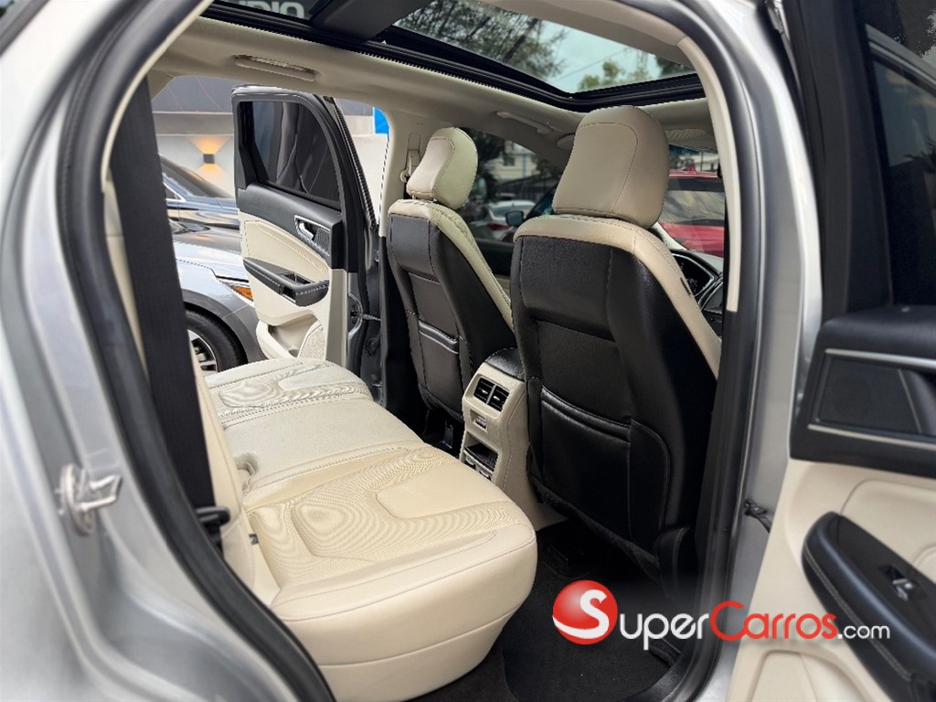 2020 Ford EDGE Titanium — foto 11 / 12