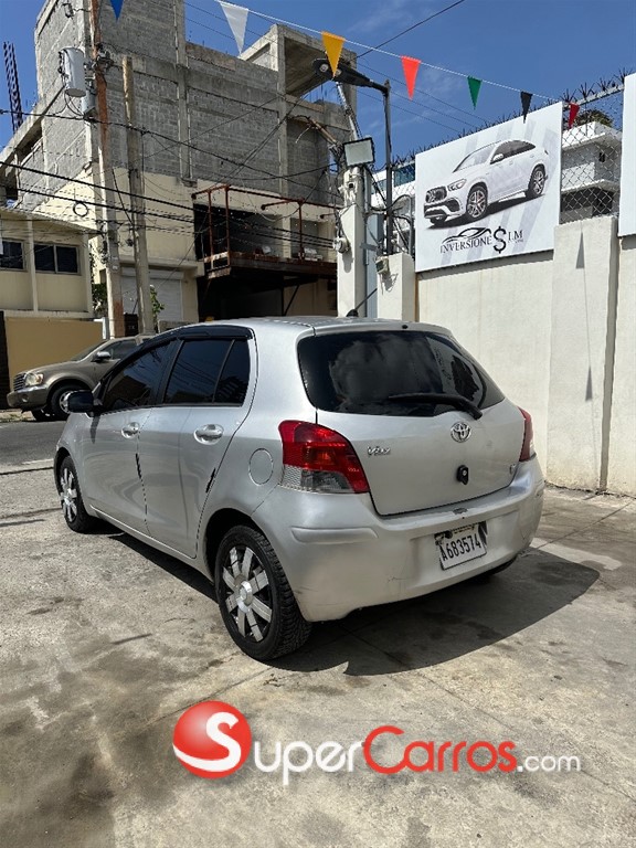 2011 Toyota VITZ — foto 2 / 9