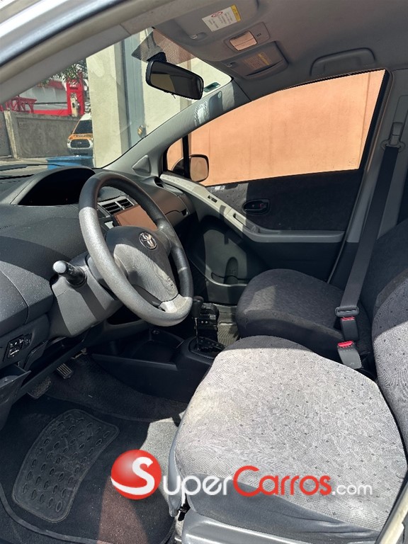 2011 Toyota VITZ — foto 6 / 9