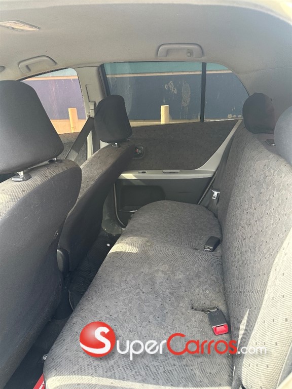 2011 Toyota VITZ — foto 7 / 9