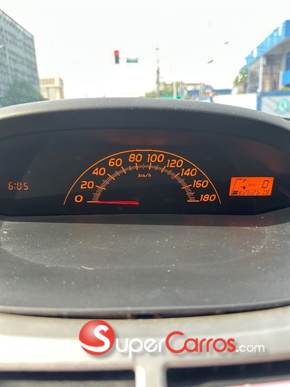2011 Toyota VITZ — foto 9 / 9
