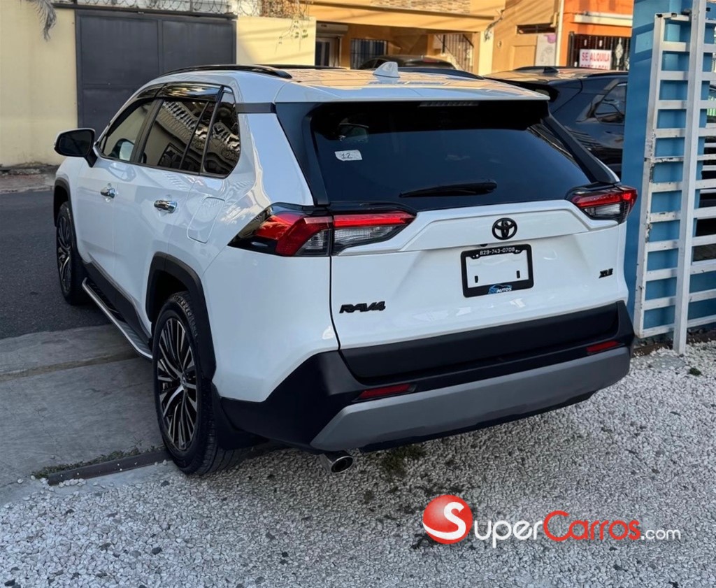 2024 Toyota RAV4 XLE Premium — foto 4 / 8
