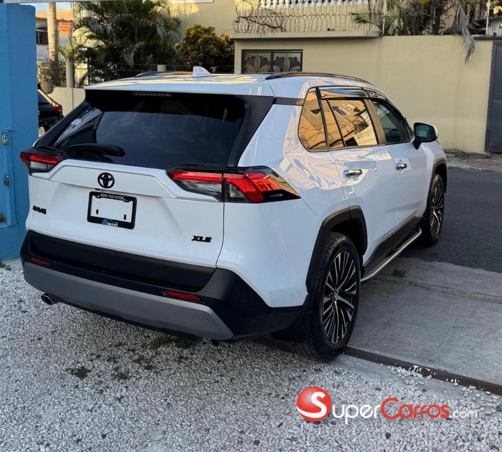 2024 Toyota RAV4 XLE Premium — foto 5 / 8