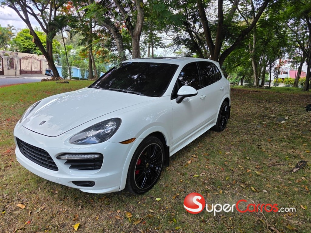 2014 Porsche Cayenne GTS