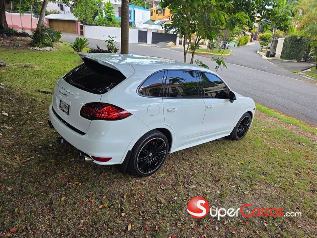 2014 Porsche Cayenne GTS — foto 7 / 11